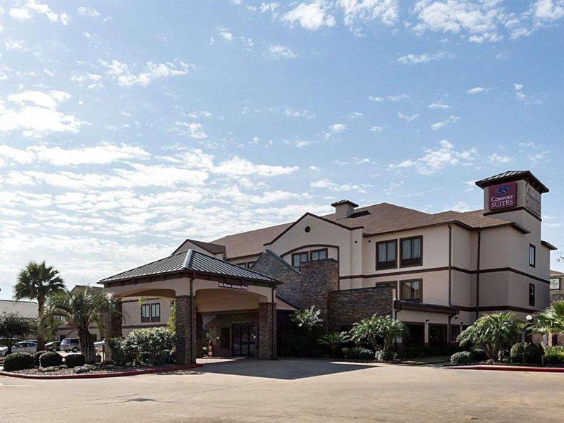 Comfort Clute Hotel