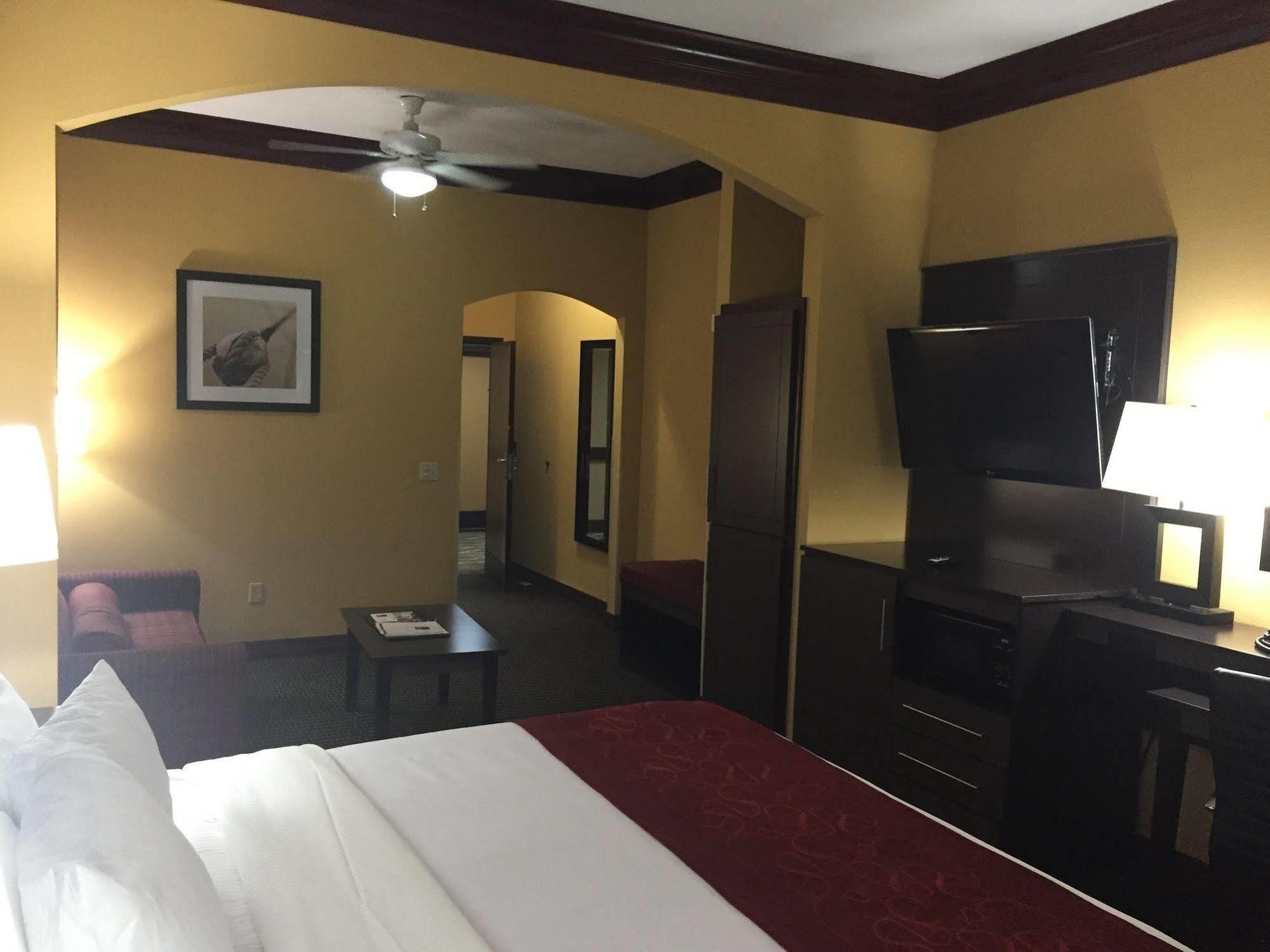 Hotel Comfort Clute 2*