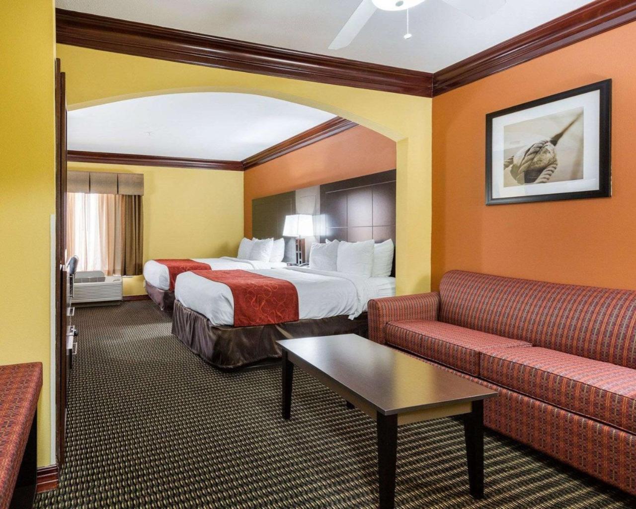 Hotel Comfort Clute 2*